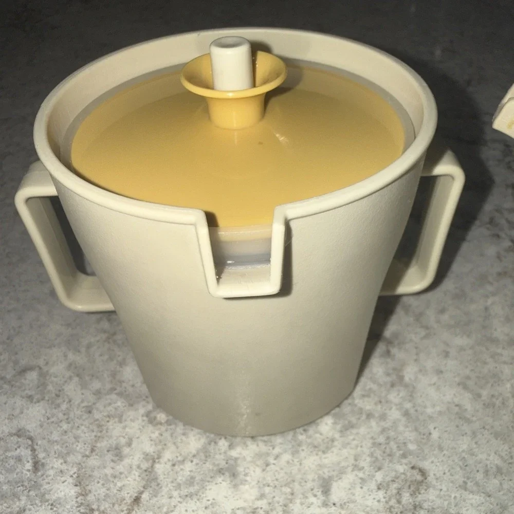 Vintage Tupperware Sugar & Creamer set 1415-14 & 1414-6 Push-In Lids 3.5